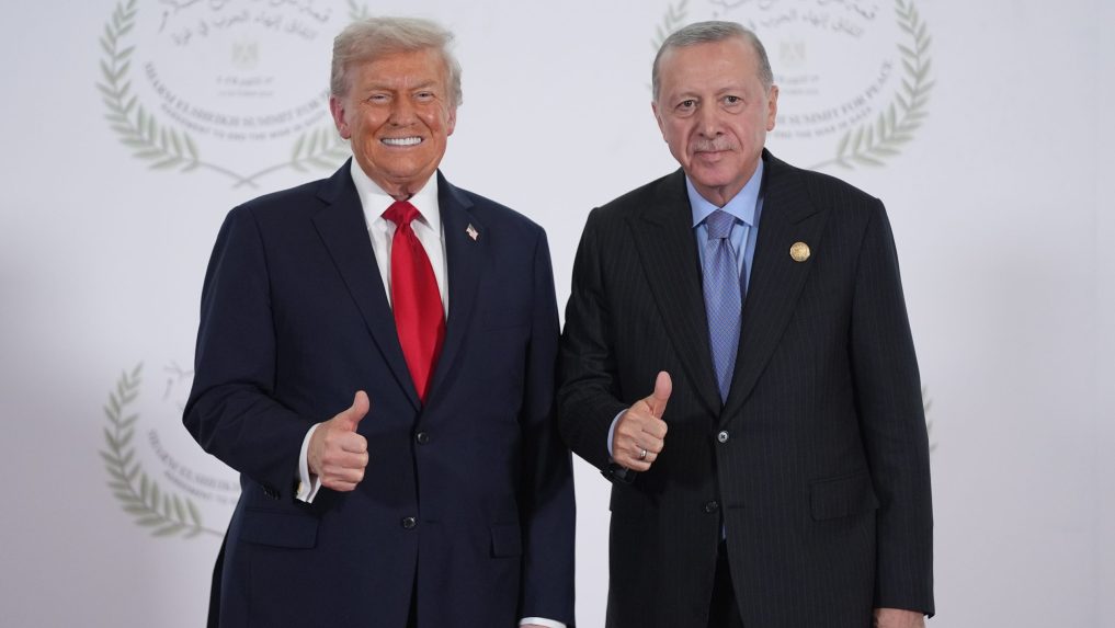 D. Trump a R. T. Erdogan
