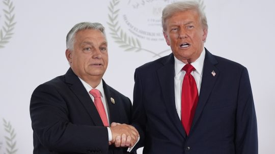Zľava Viktor Orbán a Donald Trump.