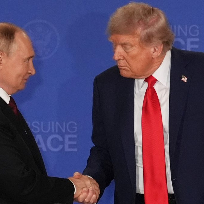 Zľava Vladimir Putin a Donald Trump.