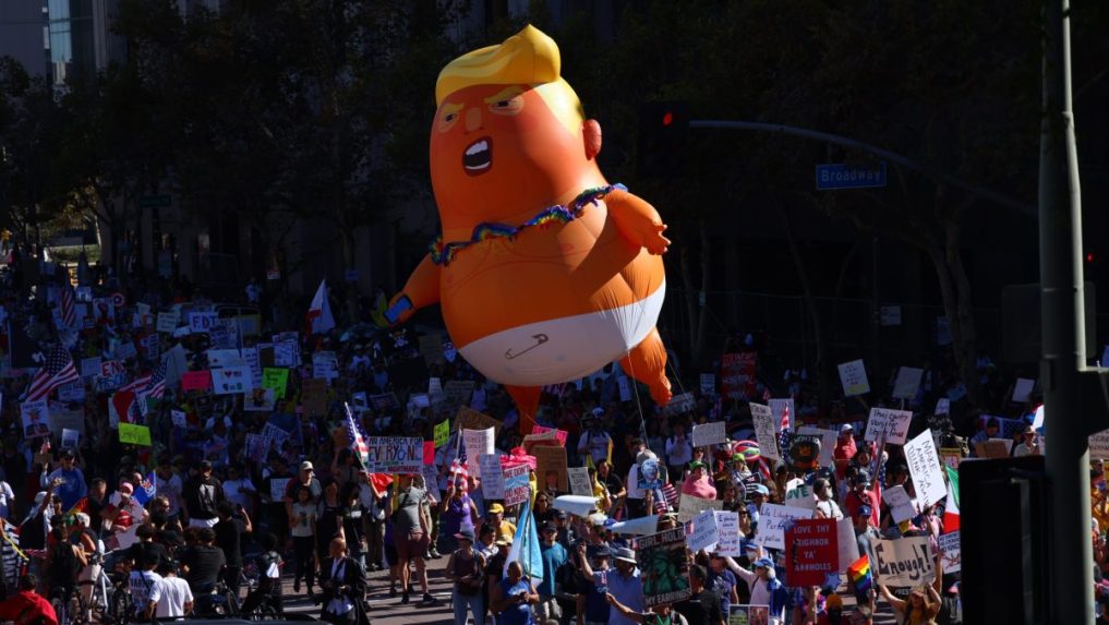 Na snímke protest v USA pod názvom No kings (Žiadni králi).