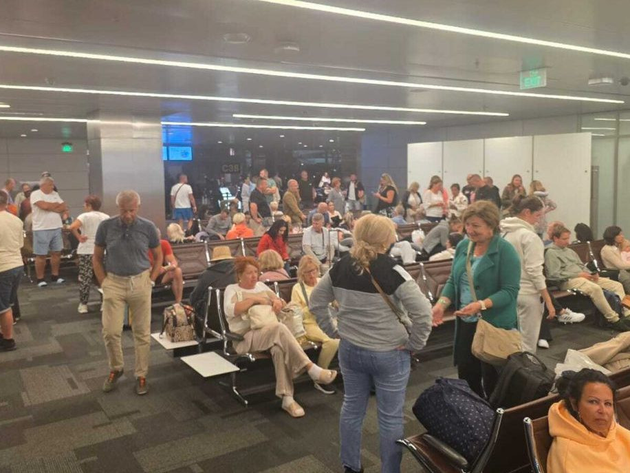 uviaznutí Slováci na letisku v Katare