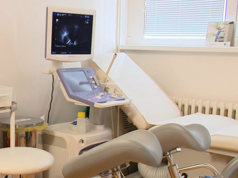 Na ilustračnej snímke ambulancia.