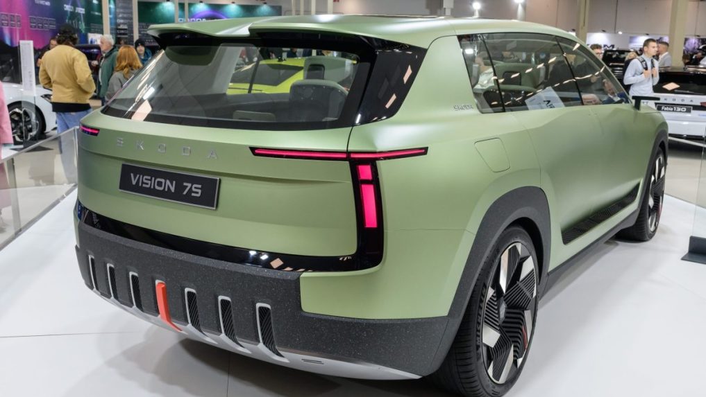 Na snímke dizajnová štúdia Škoda Vision 7S.
