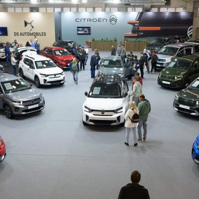 Najnovšie modely osobných, úžitkových a nákladných vozidiel predstavujú vystavovatelia.