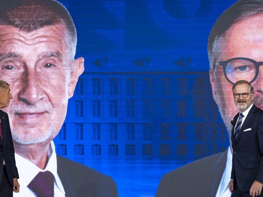 Na snímke Andrej Babiš a Petr Fiala v debate na českej stanici.