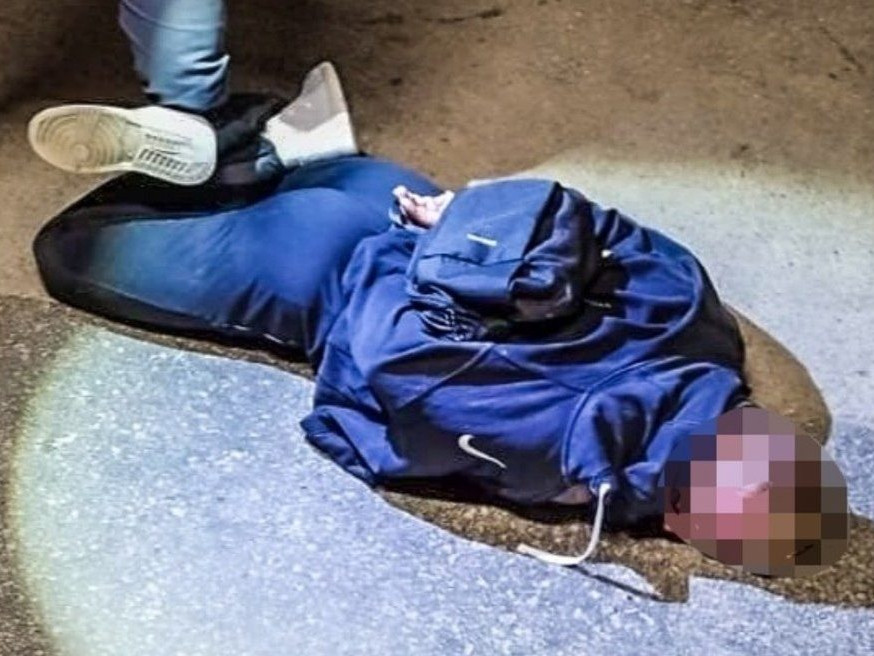 Na snímke jeden z vykrádačov balíkoboxu v Košiciach.