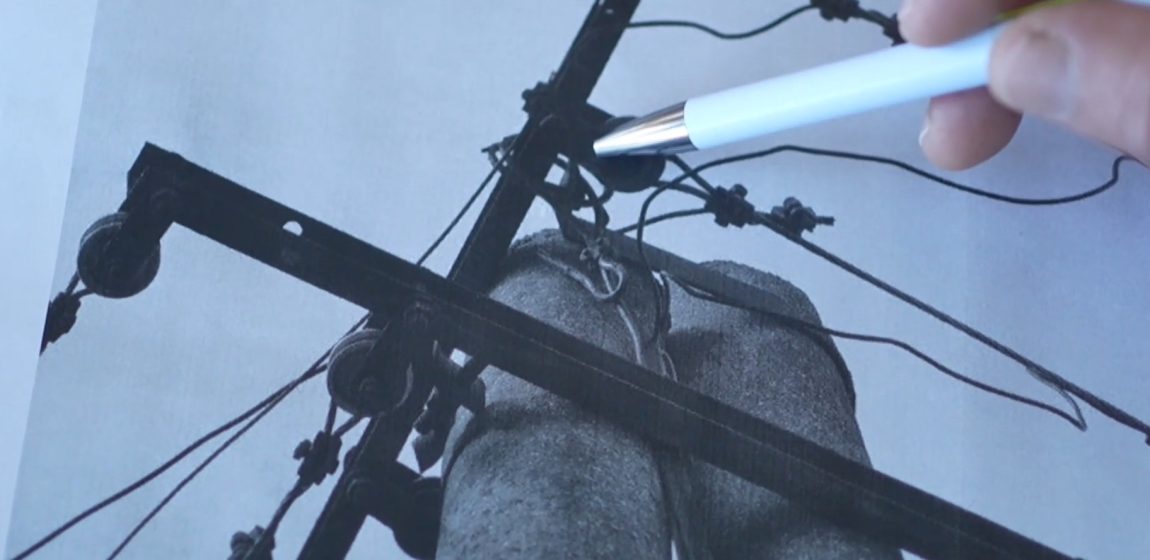 Na snímke napojenie kábla na elektrickom stĺpe.