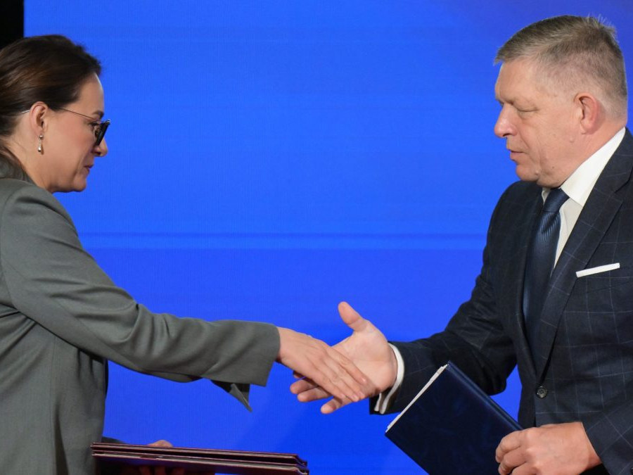 Na snímke zľava predsedníčka vlády Ukrajiny Julija Svyrydenková a predseda vlády SR Robert Fico.