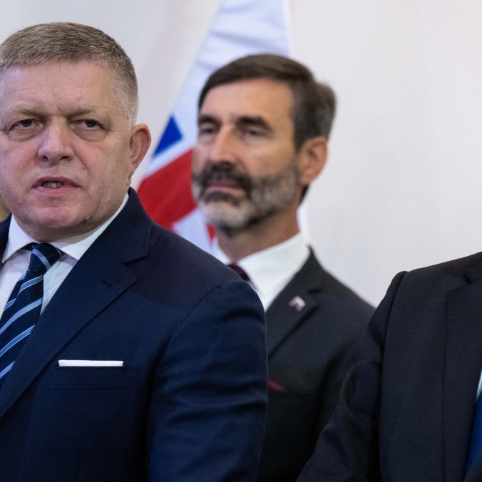 Na snímke Robert Fico a Ladislav Kamenický.