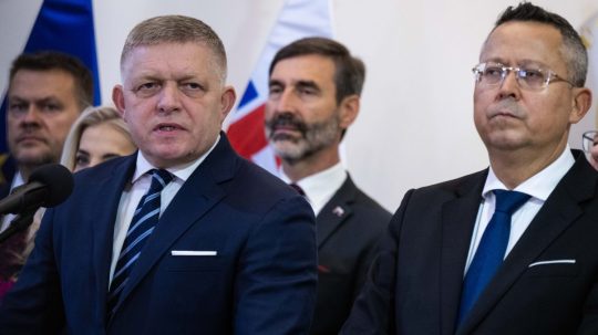 Na snímke Robert Fico a Ladislav Kamenický.