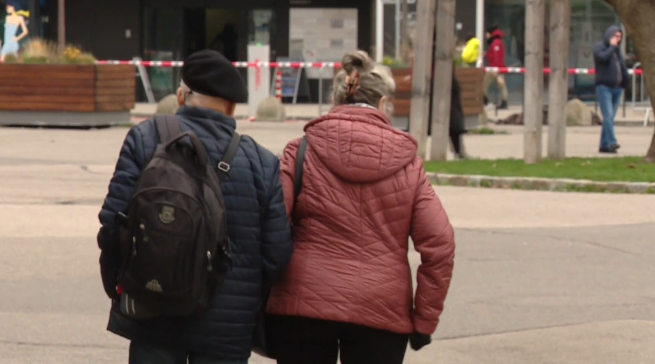 Falo&scaron;n&aacute; rodina kradne seniorom celoživotn&eacute; &uacute;spory. K peniazom sa sp&auml;ť nedostan&uacute;