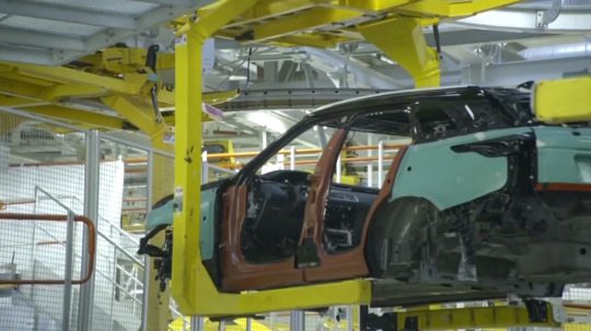 výroba automobilu