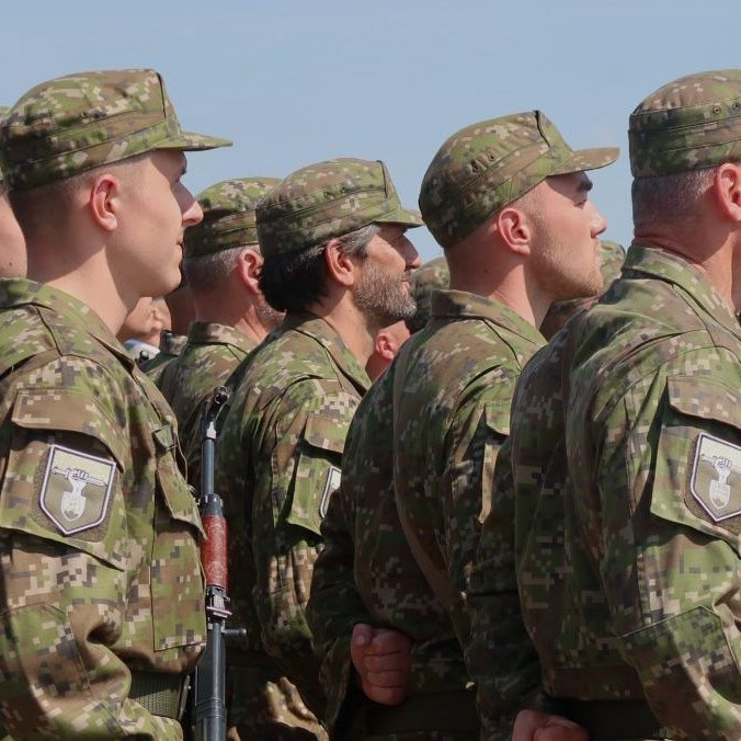 Na snímke účastníci pilotného výcviku Národných obranných síl s Robertom Kaliňákom.