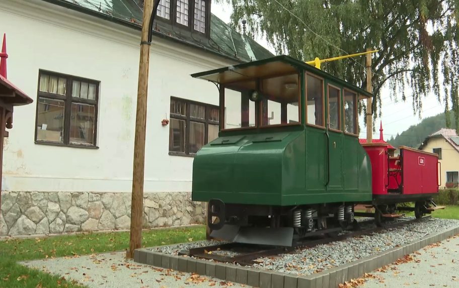 Na snímke historická lokomotíva Ganz.