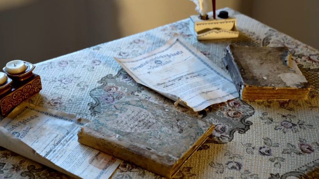 Na snímke zachované predmety v Pamätnej izbe spisovateľky.