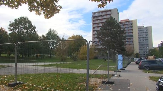 pozemok, kde má vyrásť nový bytový dom