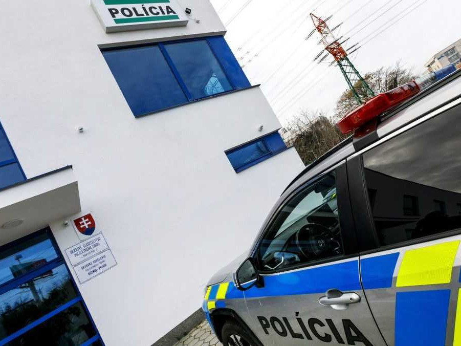 Na ilustračnej snímke policajné auto.