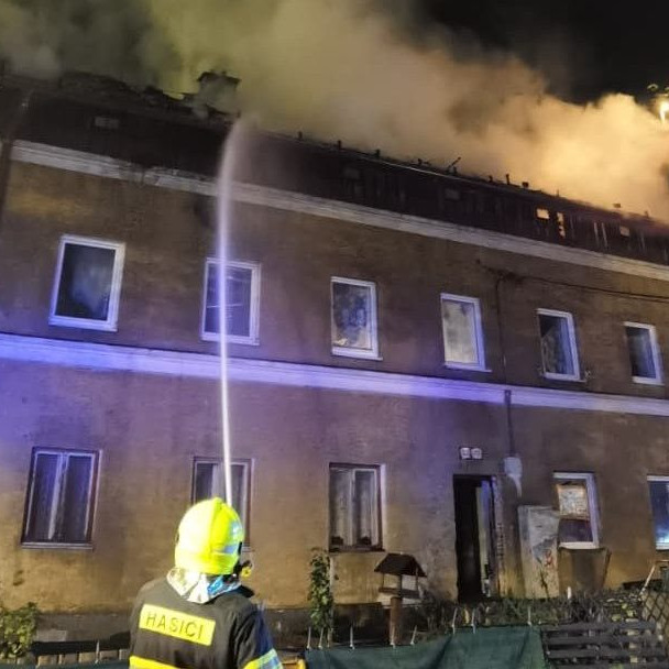 Na snímke požiar bytovky v Žiline.