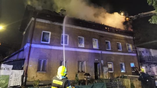 Na snímke požiar bytovky v Žiline.