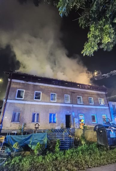 Na snÃƒÂ­mke poÃ…Â¾iar bytovky v Ã…Â½iline.