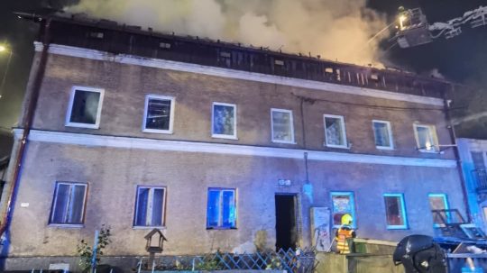 Na snímke požiar bytovky v Žiline.