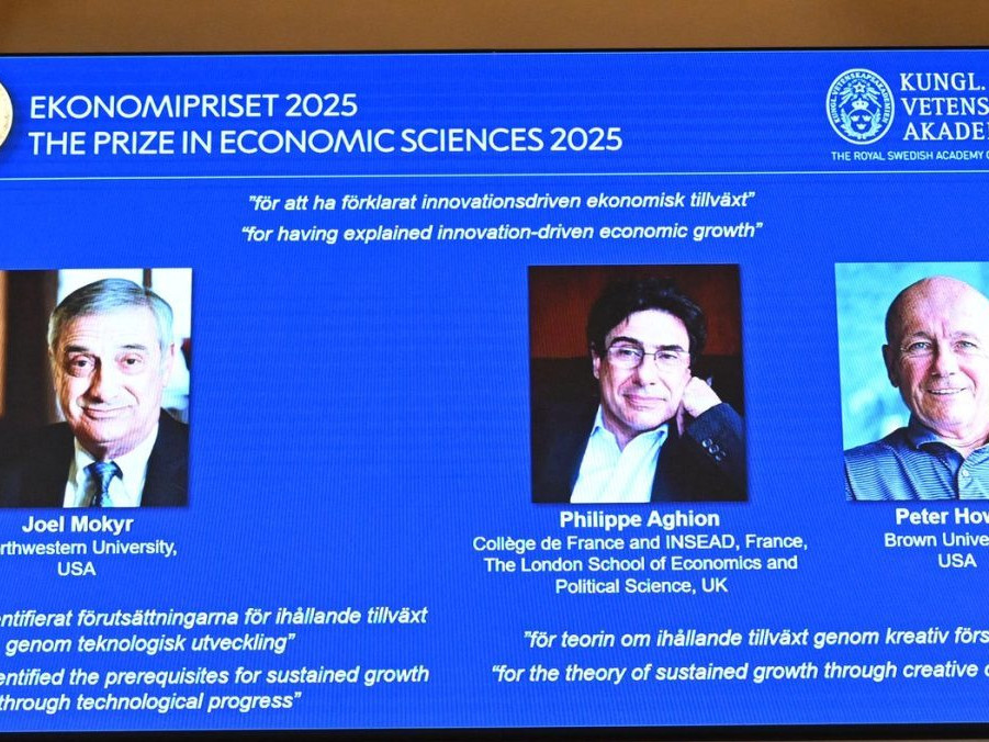 Laureáti Nobelovej ceny za ekonómiu 2025.