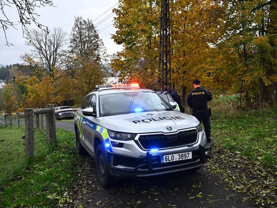 Streľba na severe Česka: Na mieste sú dvaja mŕtvi a jeden ťažko zranený, polícia podozrivého zadržala