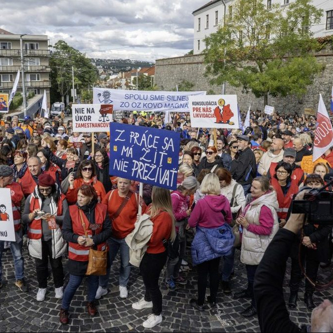 ľudia protestujú