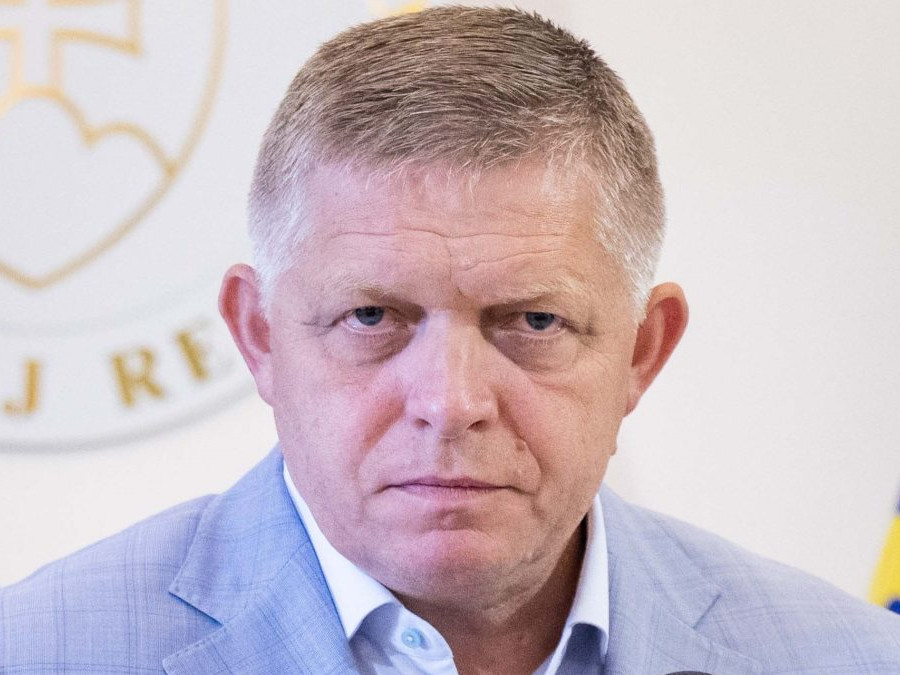 Predseda vlády SR Robert Fico (Smer-SD).