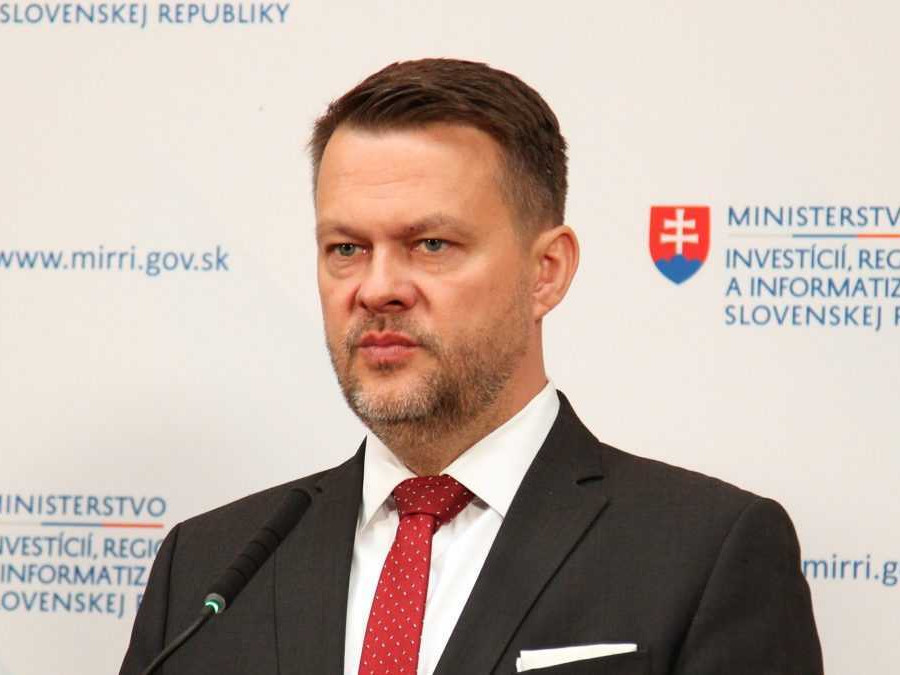 Minister investícií Samuel Migaľ (nezávislý).