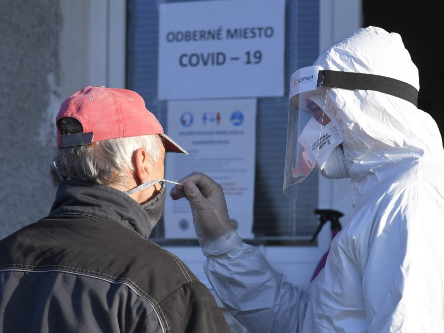 Celoplošnému testovaniu predchádzalo tzv. pilotné testovanie.