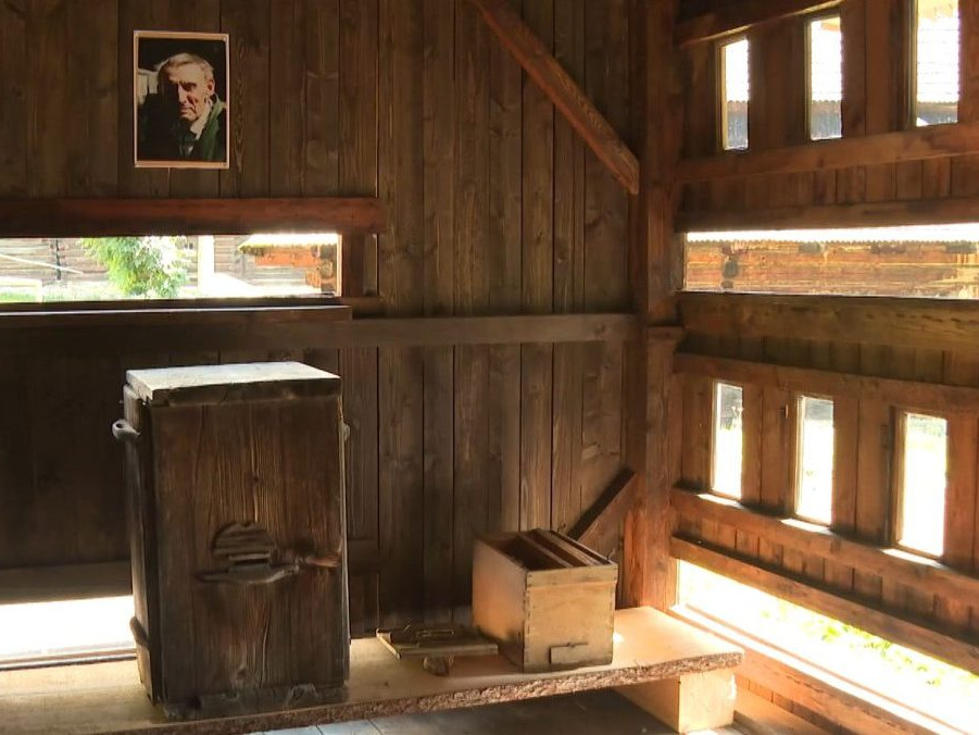 Je zázrak, že prežil dodnes: V Zuberci pribudol takmer storočný včelín, ktorý ukrýva kus histórie