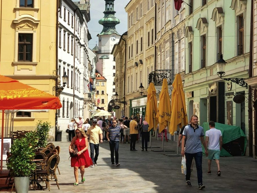 Ľudia v Bratislave.