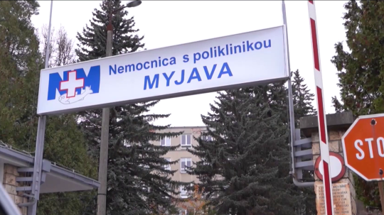 Na snímke je vchod no myjavskej nemocnice.