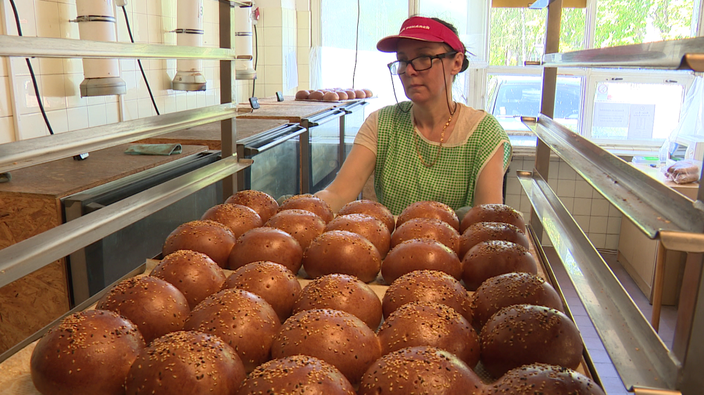 Na snímke je pekárka.