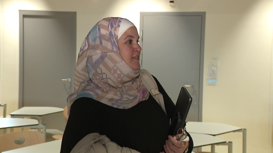 Na snímke je moslimka s moslimskou šatkou.