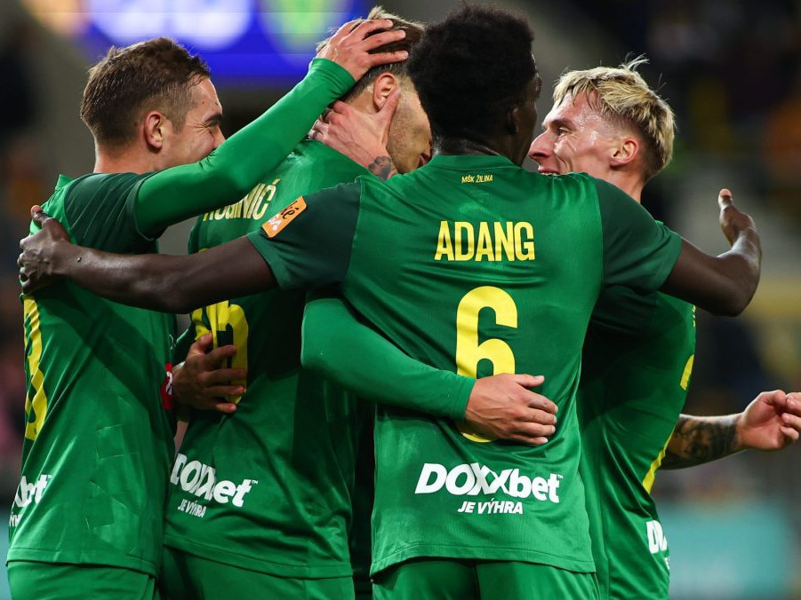 Hráči MŠK Žilina sa radujú z gólu v zápase proti Dunajskej Strede.