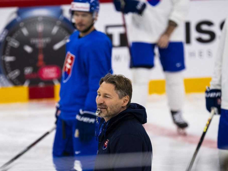 Na snímke tréner hokejovej reprezentácie SR Vladimír Országh.