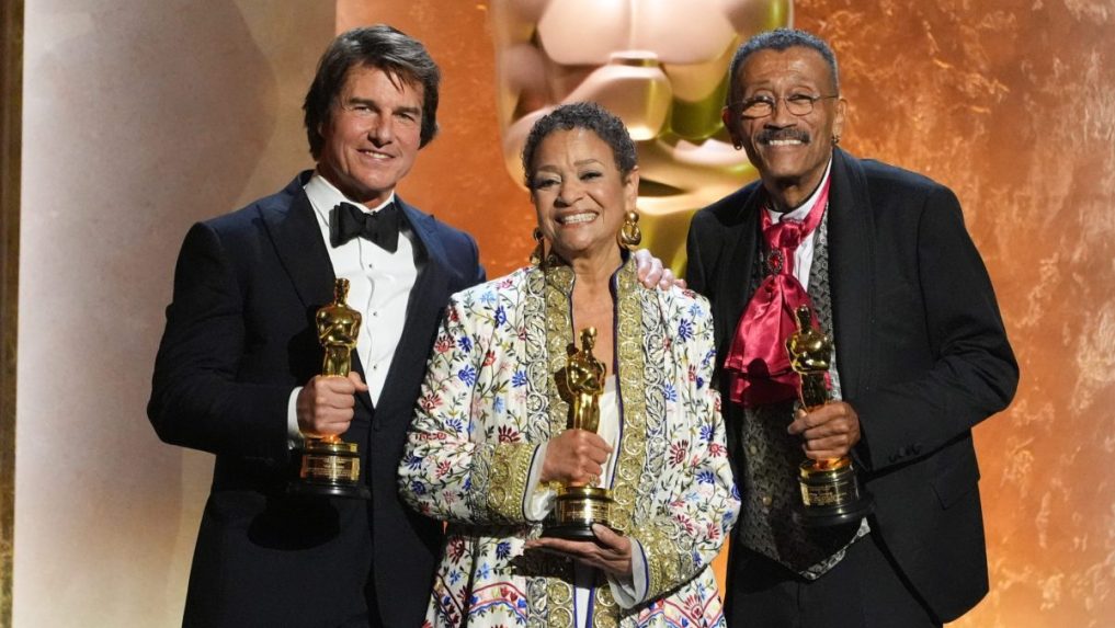 Zľava Tom Cruise Debbie Allenová a Wynn Thomas.