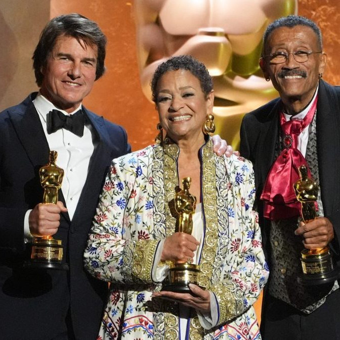 Zľava Tom Cruise Debbie Allenová a Wynn Thomas.