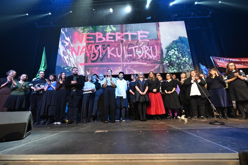 Na snÃƒÂ­mke Ã„Â¾udia z platformy OtvorenÃƒÂ¡ kultÃƒÂºra!