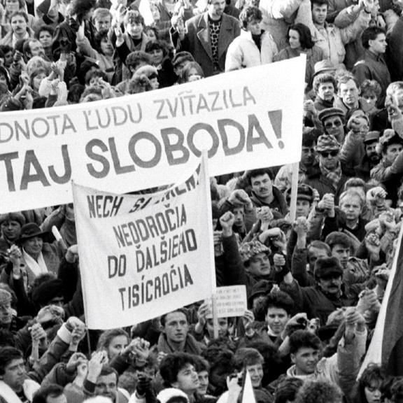 Archívna snímka z protestu na podporu generálneho štrajku v Banskej Bystrici.