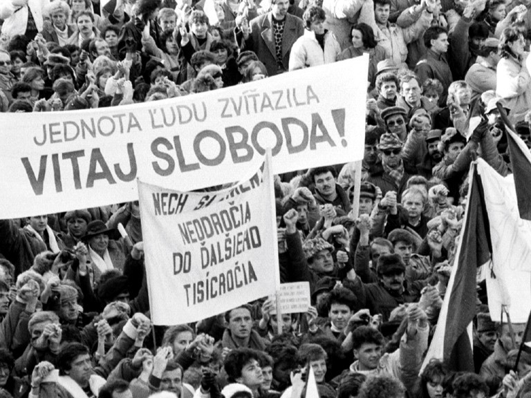 Archívna snímka z protestu na podporu generálneho štrajku v Banskej Bystrici.