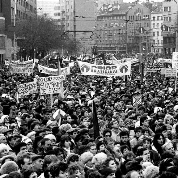 Archívna snímka - Nežná revolúcia zo 17. novembra 1989.