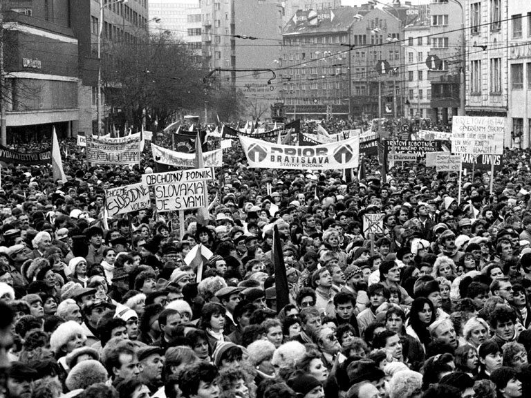 Archívna snímka - Nežná revolúcia zo 17. novembra 1989.