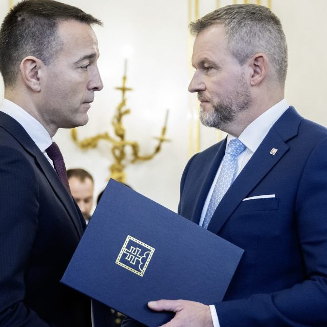 Na snímke minister školstva Tomáš Drucker (Hlas-SD) a prezident Peter Pellegrini.
