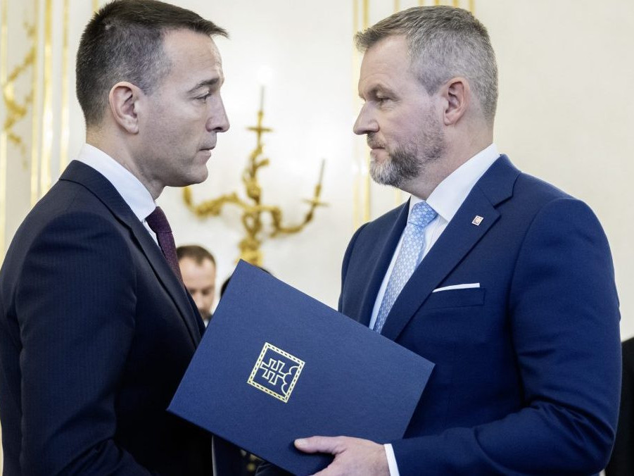 Na snímke minister školstva Tomáš Drucker (Hlas-SD) a prezident Peter Pellegrini.