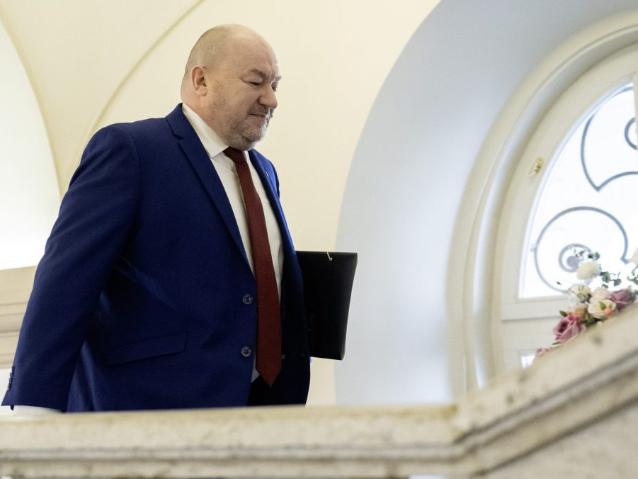 Minister cestovného ruchu a športu SR Rudolf Huliak.