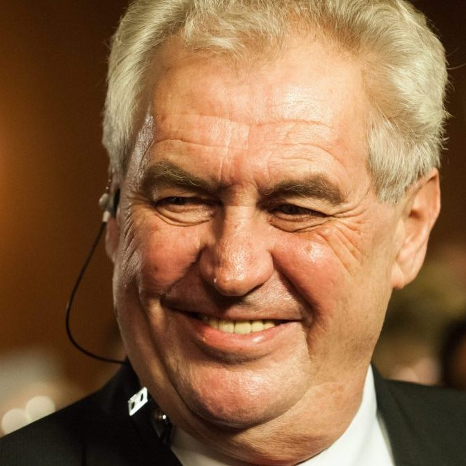 V historicky prvej priamej voľbe hlavy štátu získal Miloš Zeman v januári 2013 v druhom kole 54,8 percenta hlasov.