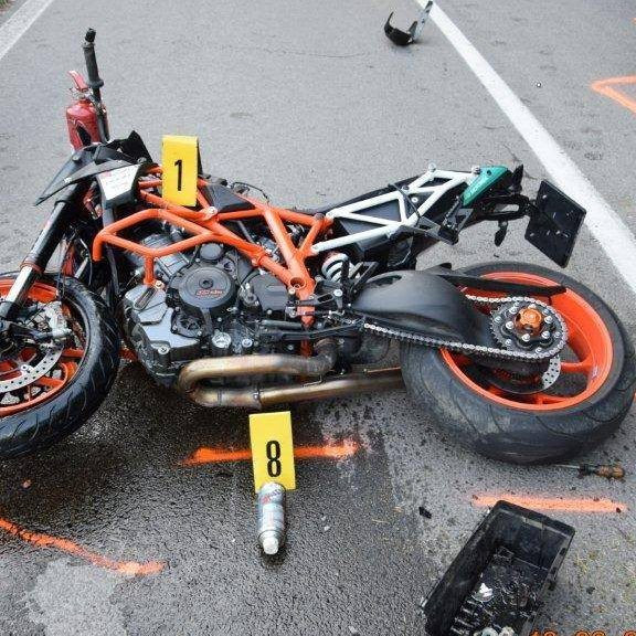 motocykel po dopravnej nehode